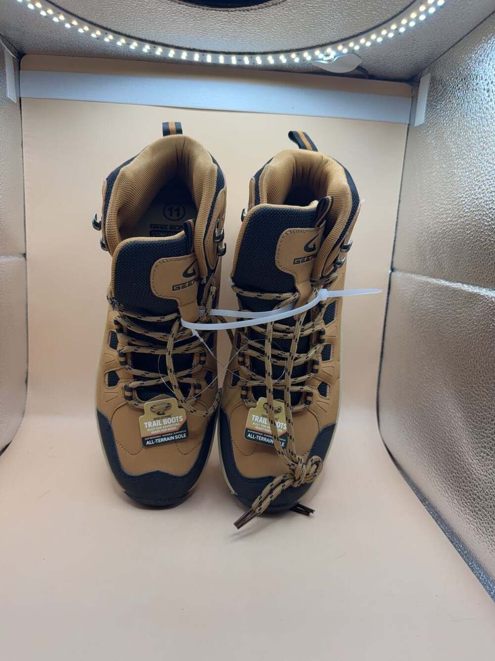 Geers Trail Boots Men's Size 11 Tan Black Hiking Shoes